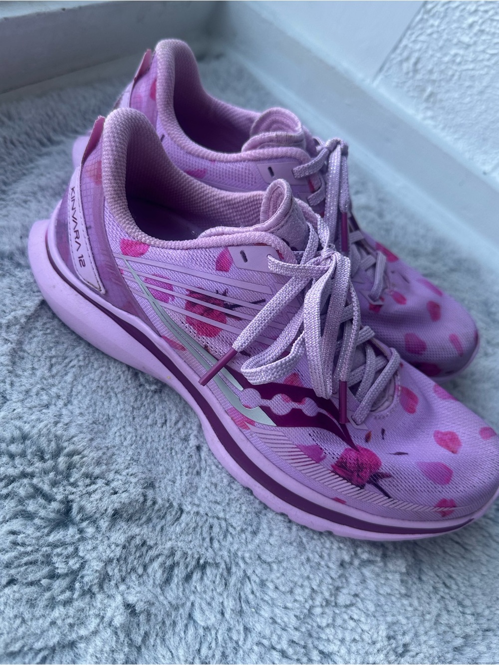 Saucony Women's Kinvara 12 Running Shoes - Light Pink with Magenta Accents